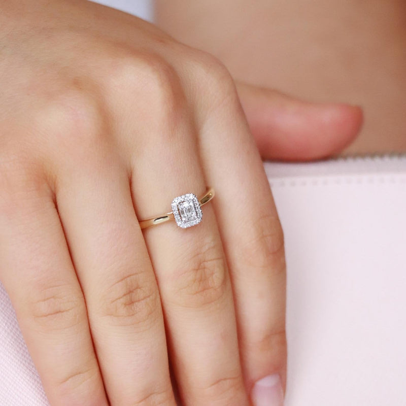 Ring with 0.08ct Diamonds in 9K Yellow Gold